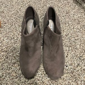 Easy Spirit ankle boots with 3 inch heel -New without tags-taupe-size 6